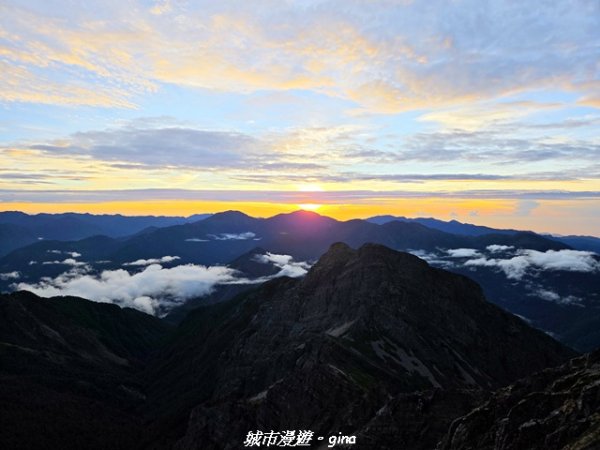 【南投信義】台灣百大必訪步道。 排雲山莊 x#1百岳_玉山主峰3111684