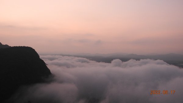 跟著雲海達人山友追雲趣第四彈彈無虛發，翡翠水庫壩頂(新店四十份公墓附近)之日出雲海+雲瀑 8/171807450