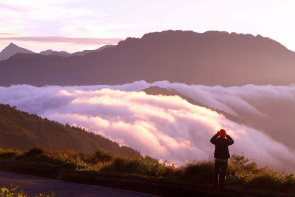 台灣的山岳之美，美在有高聳雄偉的大山與雲封面