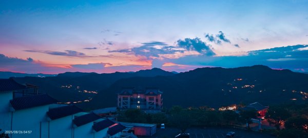 #新店四十份 #翡翠水庫壩頂 #日出 #雲海 #閃電 #漁人碼頭 #夕陽 #霞光 #月落 8/262871491