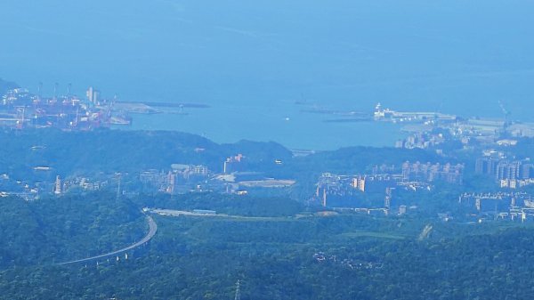 春天鮮綠的呢喃基隆荖寮坑古道上望古山登五分山O型2747321