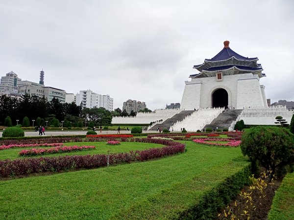 自由廣場、國家戲劇院、國家音樂廳、中正紀念堂、內湖瑞陽公園【齊心鞋力尋寶去】1995365