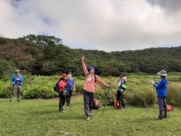 擎天崗→磺嘴山生態保護區→磺嘴山 H912m→翠翠谷→榮潤古道→內雙溪古道→冷擎步道→冷水坑1487611