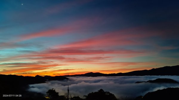 坪林南山寺 #星空夜景  #火燒雲   #紫薇雲海 #霧虹觀音圈 #曙光日出 7/112548714