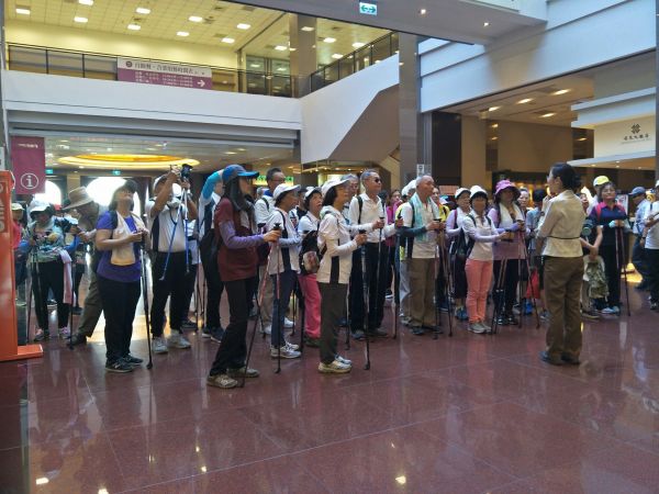 【高雄佛陀紀念館】107年4月29日愛行者北歐式健走月健走活動321427