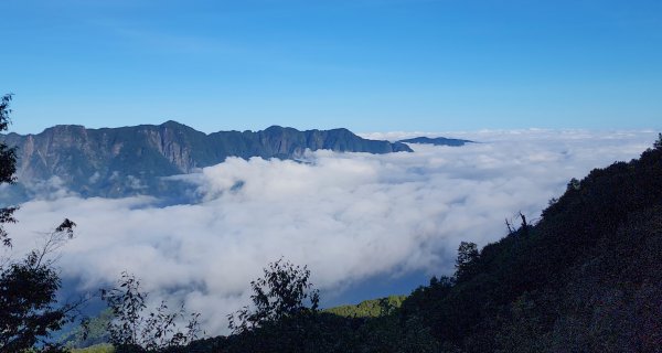 颱風海警沒收玉山之行，無妨邂逅雲海美景之喜2307313