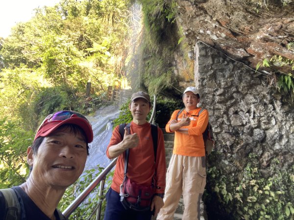 《銀河洞越嶺到貓空｜冬日健行 4 5 公里秘境步道｜親子也適合的台北近郊路線》2971025