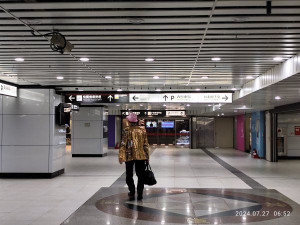 桃園國際機場→香港國際機場→華麗銅鑼灣酒店→時代廣場→地鐵→尖沙咀→iSQUARE→重慶大廈→K112563255