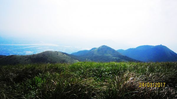 草山多秀色 , 大屯峰巒好風光 !172477