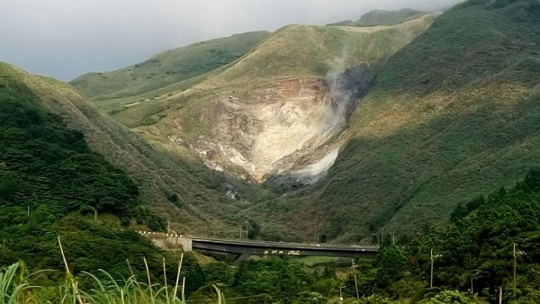 頂湖繡球花遙望小油坑夕陽封面