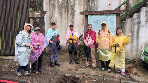 【臺北大縱走 6】象山公園→妙高台→拇指山頂峰登山口→南港山南峰→南港山→九五峰→中華科技大學2126981