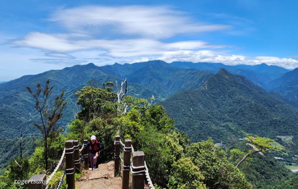 盛夏登山汗淋漓，天梯遠眺歡顏展(谷關七雄-白毛山)2206262