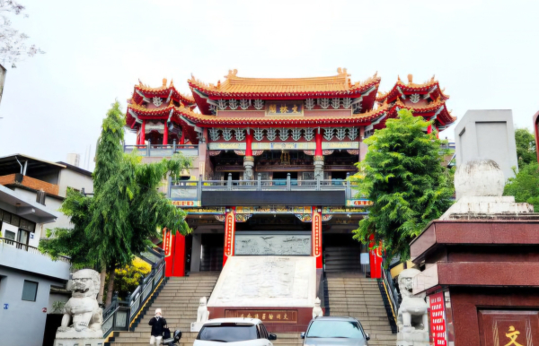 文林古道，高梘頭山，糖塔山（紙寮窩山），鄧雨賢紀念公園無菸步道，文林閣，呈甘橋及其紀念碑