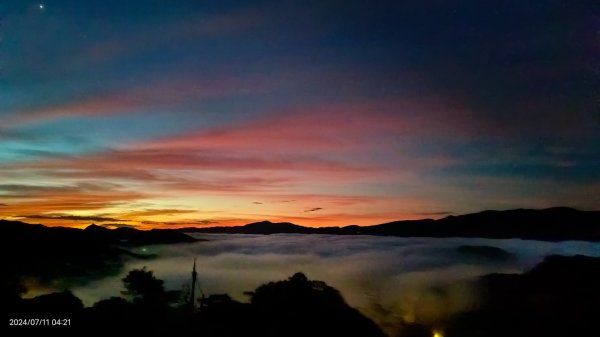 坪林南山寺 #星空夜景  #火燒雲   #紫薇雲海 #霧虹觀音圈 #曙光日出 7/112548704