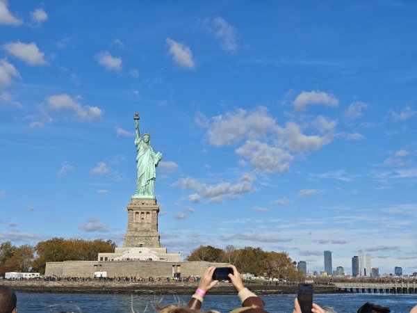 [紐約馬之行-06] 2025_1101 船上看自由女神像2943850