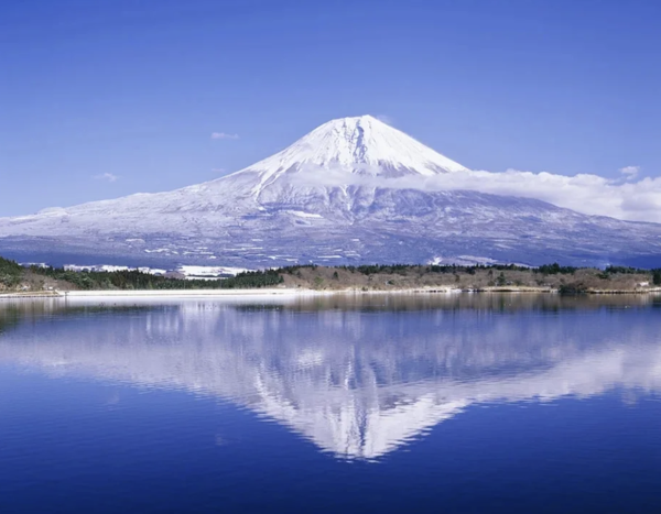 【新聞】日本富士山人潮難擋 封閉期間仍有萬人闖步道