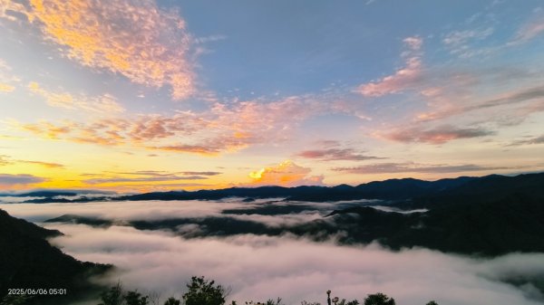 跟著雲海達人山友追雲趣 #日出雲海 #火燒雲 6/62804203