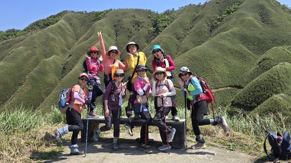 神級景點抺茶山，爬抹茶山的最佳季節，沿路桐花地毯，層層疊疊的山巒，壯闊的山谷2774468