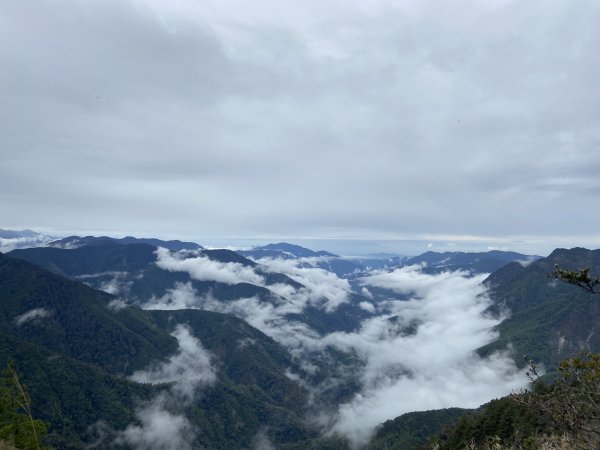 20230515-16玉山前西峰+遠望雨中的主東北2436669
