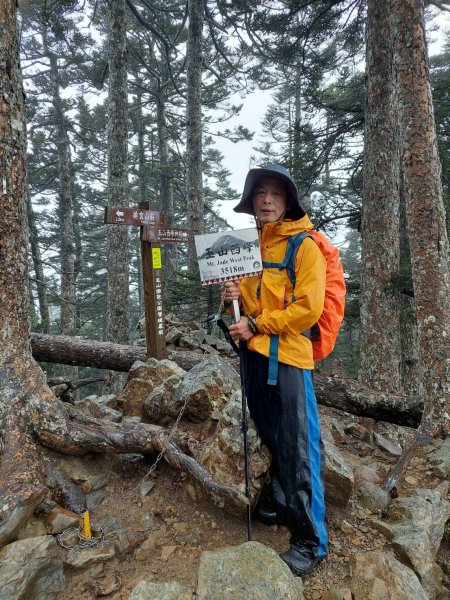 20230515-16玉山前西峰+遠望雨中的主東北2436704