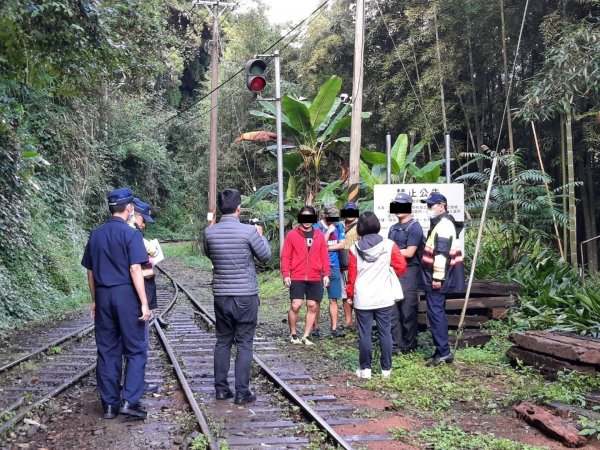 【新聞】阿里山林業鐵路不能走 4遊客走鐵軌最高可罰5萬