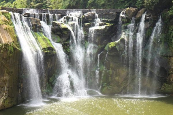 平溪 十分瀑布。壺穴地質景觀 垂廉型瀑布 臺版尼加拉瀑布2206200