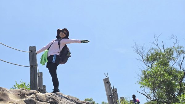 台北必訪步道，輕鬆好走的網美步道，軍艦岩步道，奇特地質景觀，360度無敵展望，特殊雪白巨岩。2788861