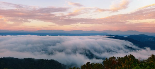 #二格山 #琉璃光 #霞光 #火燒雲 #雲海流瀑 #日出 8/202864881