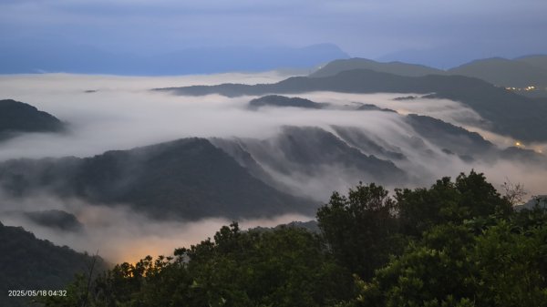 石碇趴趴走追雲趣 #二格山 #琉璃光 #雲瀑 #雲海流瀑 #雲海 5/182789970