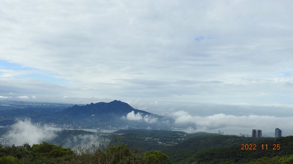 雲霧飄渺間的台北盆地&觀音山1926364