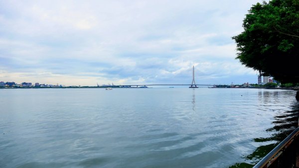 跨越，在河海交界3042373