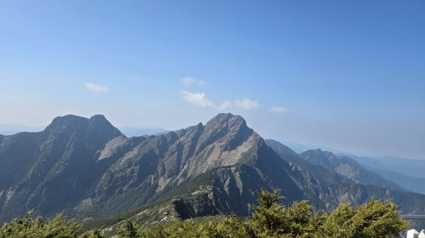 終於看到1000元背面的山景登頂玉山北峰／前峰2495914