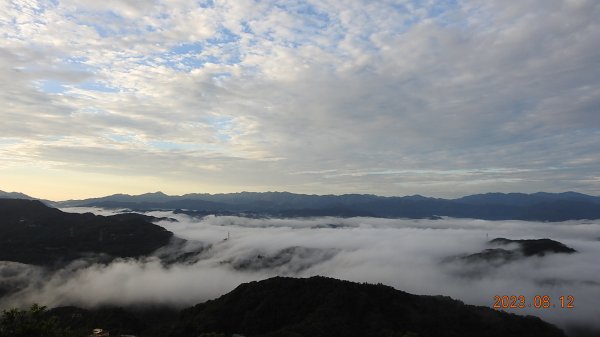 永遠看不膩的二格山藍天綠地雲海流瀑+日出火燒雲8/12&13陽明山流星雨夜空2245411