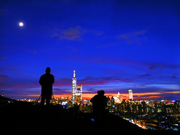 輕鬆的賞月步道:登虎山賞夕陽霞光及明月675168
