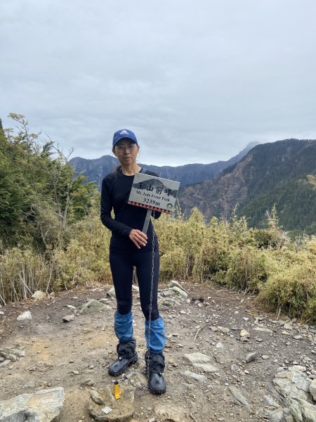 20230515-16玉山前西峰+遠望雨中的主東北2436663