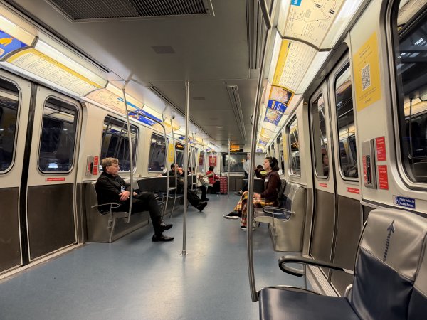 [紐約馬之行-01] 2025_1031 領紐約馬拉松物資2940481