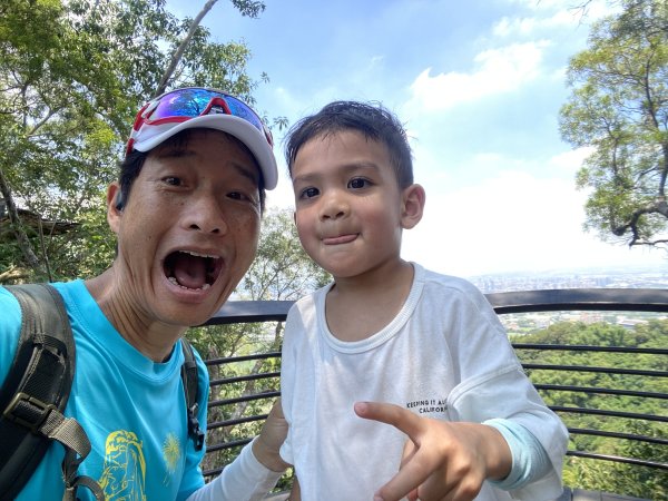 《夏日大坑同行記｜10號步道登稜線，與家人感受山風與人情味》2926348