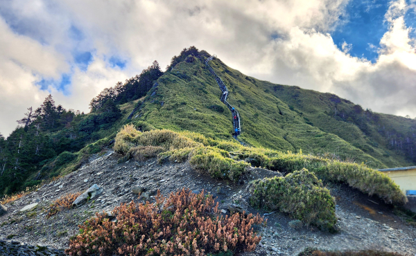 竹坑南寮登山步道，鯉魚山公園，彩虹眷村，合歡尖山步道，環山獵人登山步道，四季蘭溪吊橋