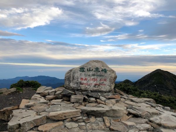 2018雪山主東封面