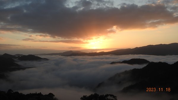 跟著雲海達人山友追雲趣 - 坪林南山寺晨曦日出雲海+金芒&開眼崙山嵐觀音圈 11/18&192350575