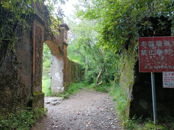 跟雨神賽跑-李崠山