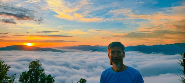 跟著雲海達人山友追雲趣 #石碇後山 #雲海 #霞光 #日出 #火燒雲 7/312848508