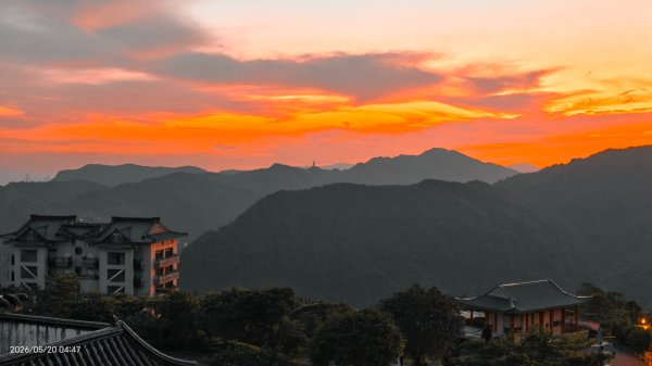 #新店四十份 #翡翠水庫壩頂 #日出 #雲海 #火燒雲 #藍腹鷴 5/203057608