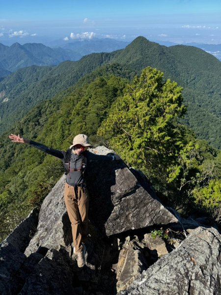 鳶嘴山-稍來山O型縱走(中級山 / 小百岳) 刺激攀岩。山嵐繚繞。傳神小象。杉樹林群。2583534