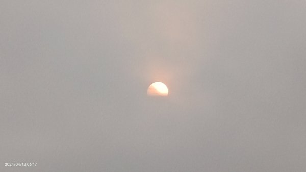 晨霧瀰漫的觀音山2476132