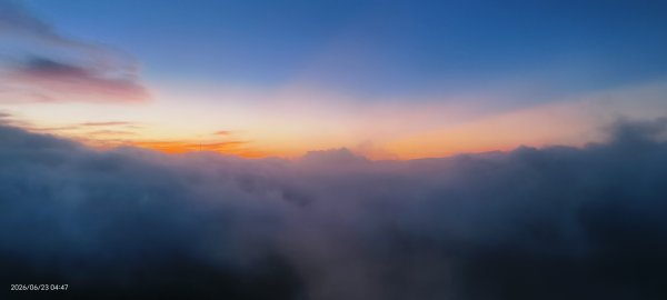 #大屯山 #日出 #雲海 #火燒雲 #霞光 #青斑鳳蝶 #青帶鳳蝶 #臺灣粉蝶 6/233078152