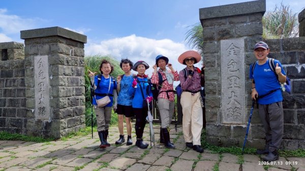 擎天崗→石梯嶺→頂山→風櫃嘴→天溪園→聖人橋【任務二 2025臺北大縱走 3+4】2836548