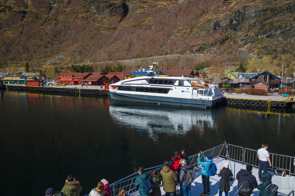 [挪威弗洛姆Flåm]峽灣、瀑布步道、教堂2500185
