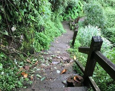 【公告】因大雨衝擊發生落石致步道護欄破損，故自6/10起龜山島登401高地步道暫時封閉