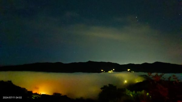 坪林南山寺 #星空夜景  #火燒雲   #紫薇雲海 #霧虹觀音圈 #曙光日出 7/112548692